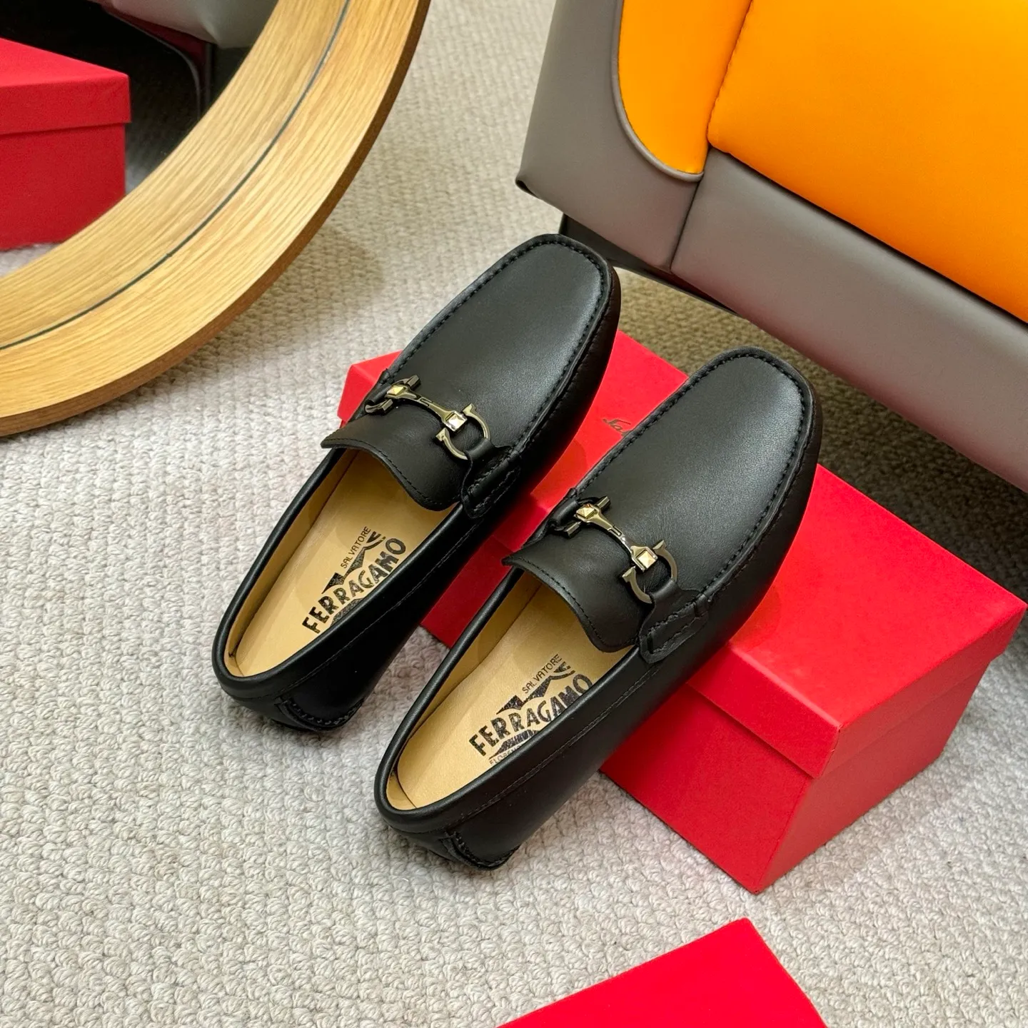 Men's men's shoes 💰420 (Yangli) Ferragamo 〰Ferragamo 2⃣️0⃣️2⃣️5️⃣ New series 👊🏻 Upper 🇮🇹 Italian imported calfskin, original outsole molding. Water-dyed sheepskin lining. The identity of every successful man is set off, and the upper and lower shoes are elegant and stable🚶🏻🚶🏻The high-end custom counter original replica is an eternal classic🔍️Number of codes: 38-46 with counter packaging